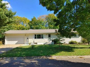 407 Stout Dr, Mackinaw, IL