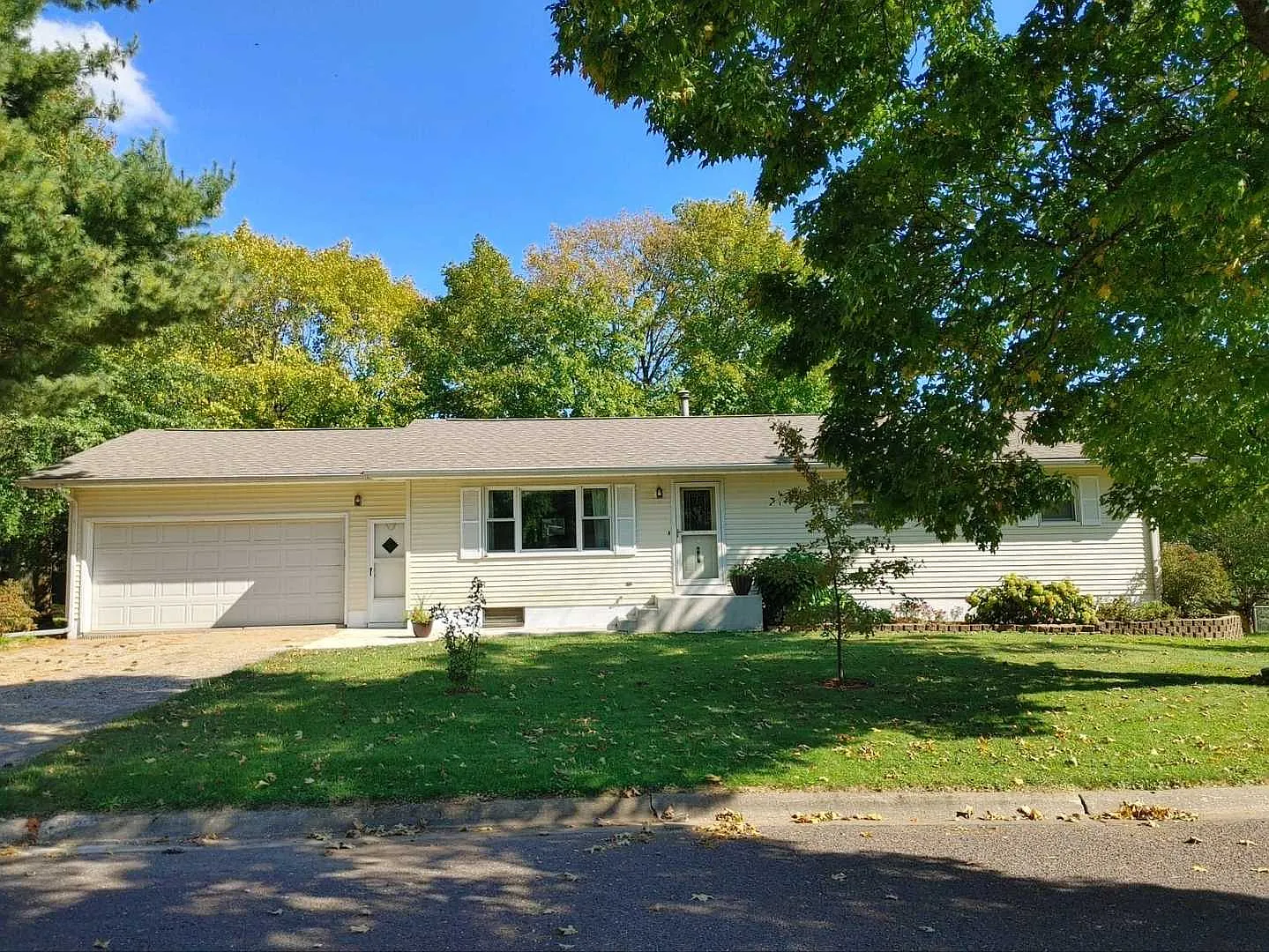407 Stout Dr photo 1