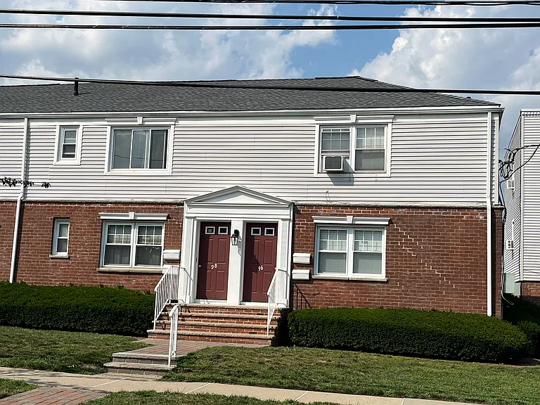 98 Hastings Ave #B — Photo 4