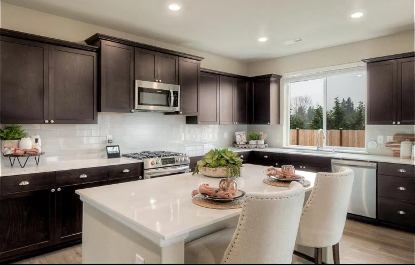 4 bed, 2.5 bath, 2704 sqft, $3,400 — Photo 1