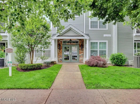 634 St Andrews Place, Manalapan, NJ 07726
