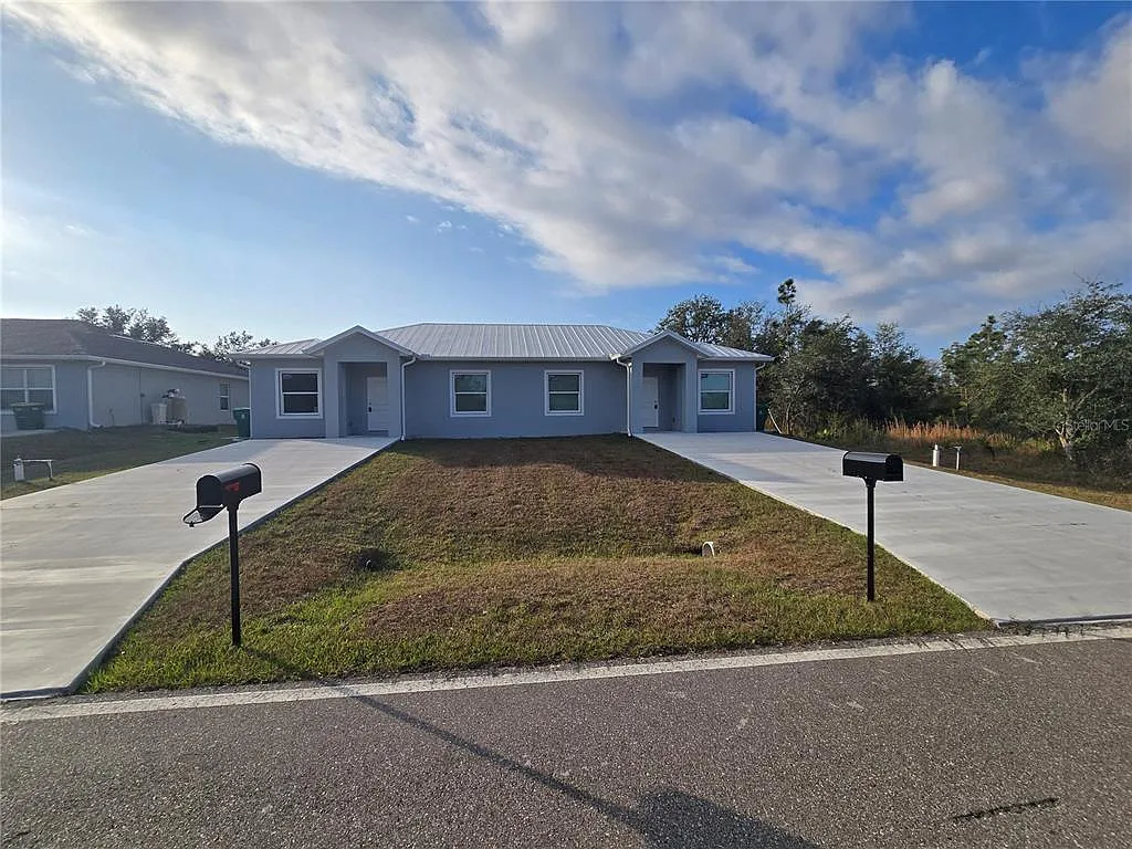 2 bed, 2.0 bath, 1045 sqft, $1,300 — Photo 2