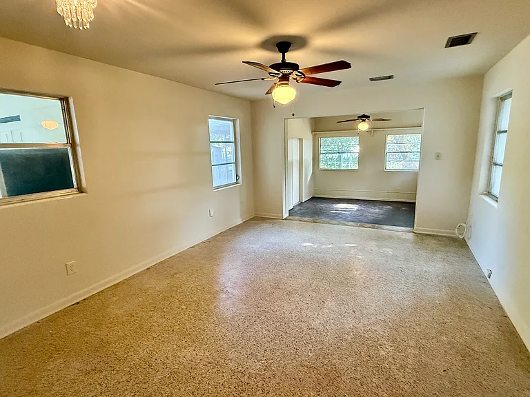 1112 Northview Dr — Photo 5