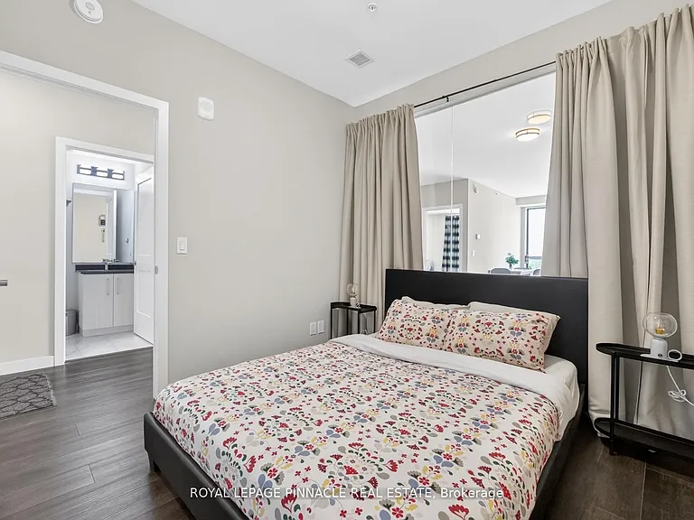 15 Queen St S #2303 — Photo 24