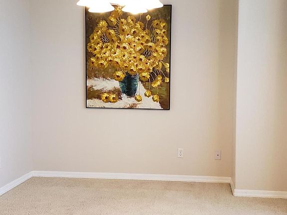 3rd image of 1043 Lupine Ln