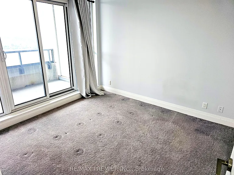 17 Zorra St #2101 — Photo 8