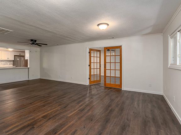 3rd image of 703 Mulberry St