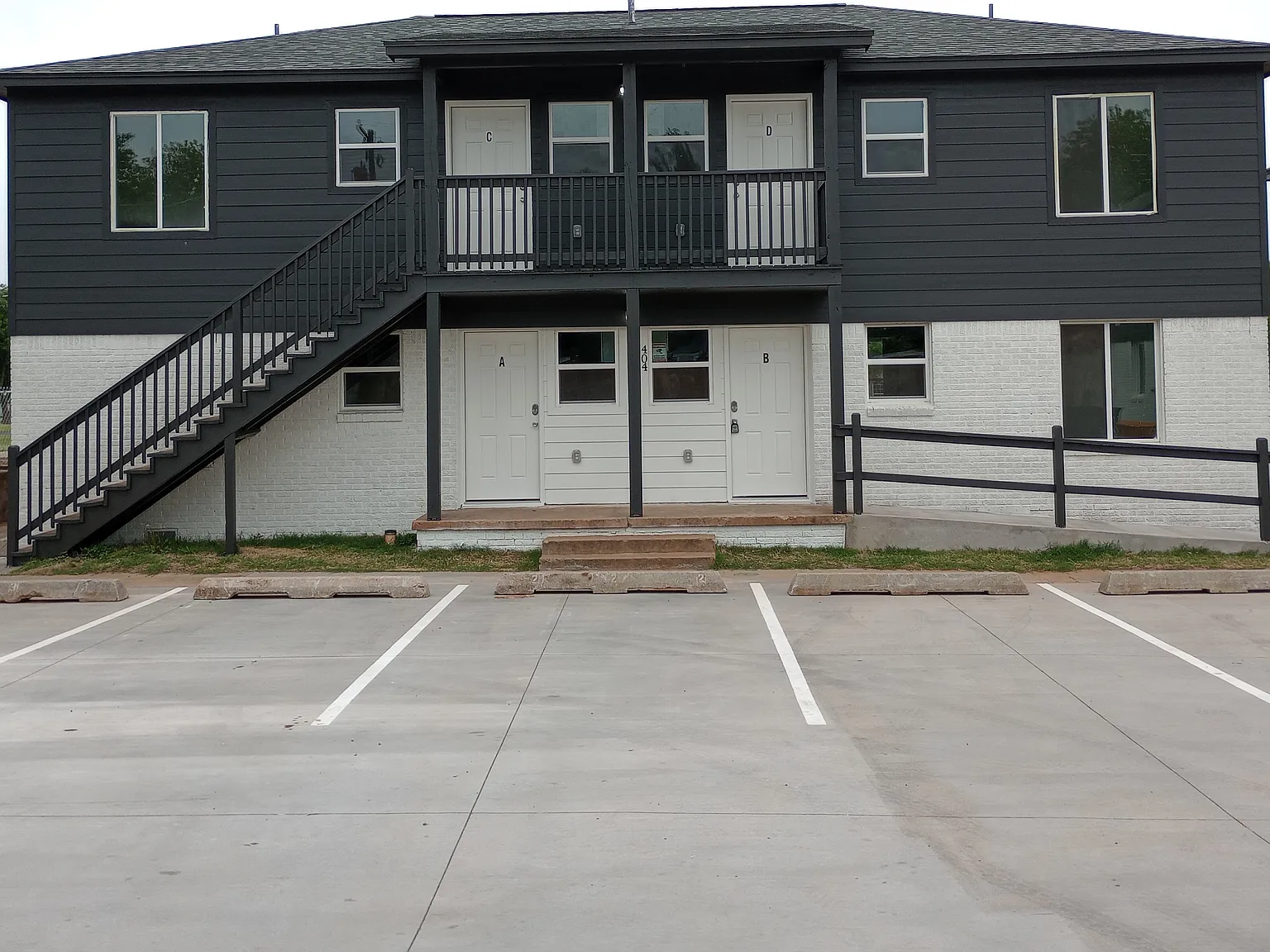 3 bed, 2656 sqft, $1,375 — Photo 2