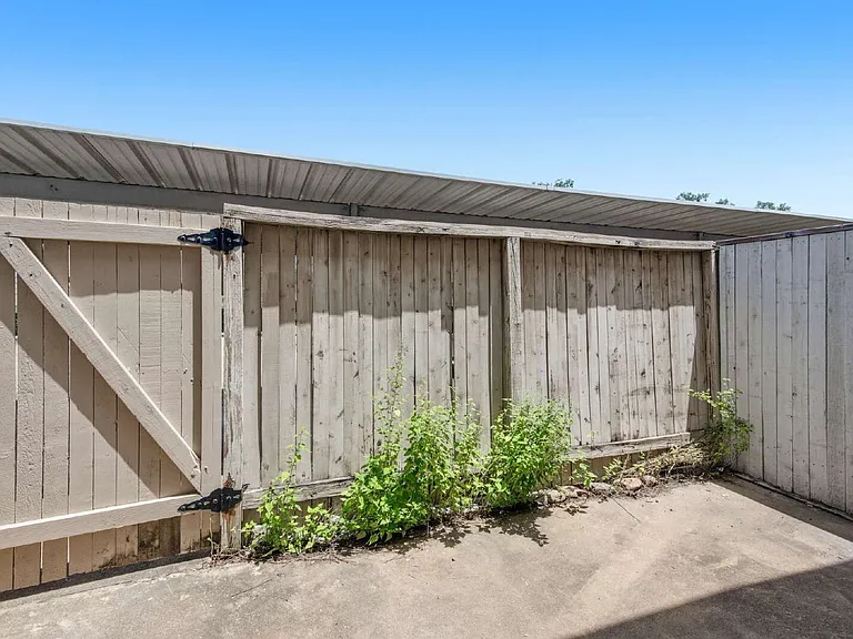 2120 Wilcrest Dr #108 — Photo 17