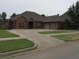 1207 Sycamore St, Weatherford, OK 73096