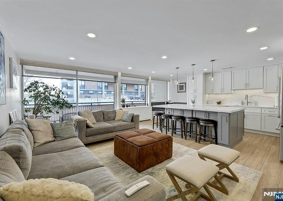 1st image of 2 Horizon Rd APT G1