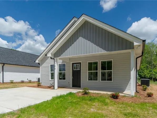 406 Kendall St, Thomasville, NC 27360