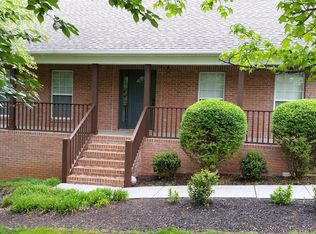 1527 Crestridge Dr, Maryville, TN 37804