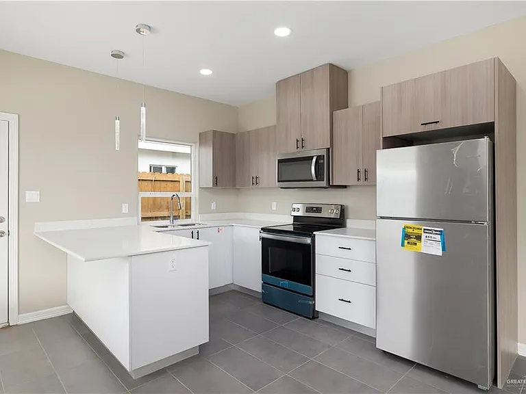 11006 N 33rd Ln #3 — Photo 11