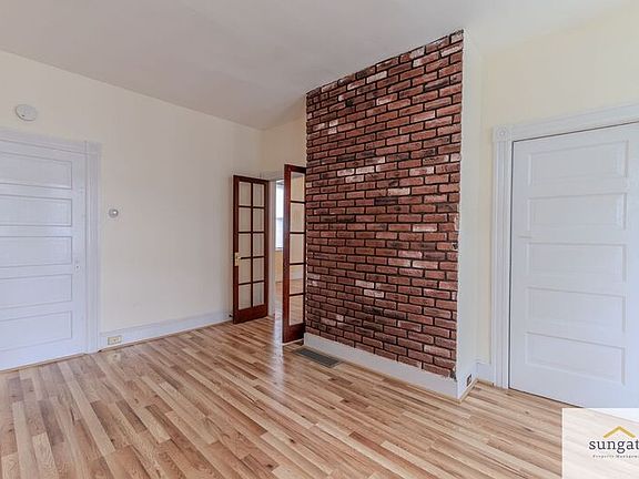 3rd image of 2900 E Strathmore Ave Unit 1