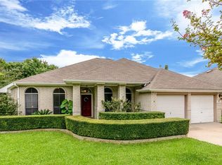 817 Point Run Dr, Pflugerville, TX 78660