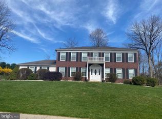 4 Mountain View Ct, Ewing, NJ 08628