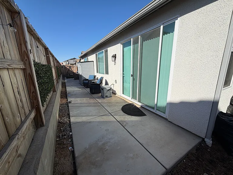 614 Discovery Rd S — Photo 7