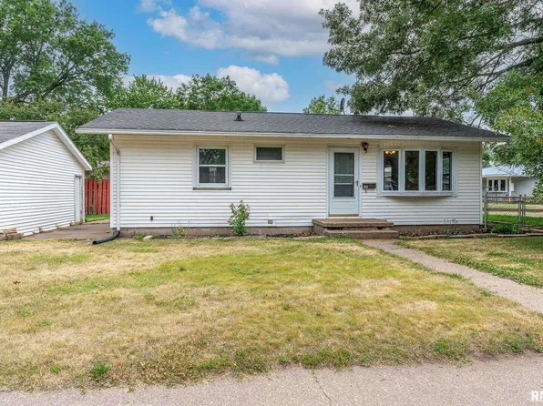 343 13th Ave, Camanche, IA 52730