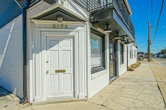 Building Photo - 619 Pink St