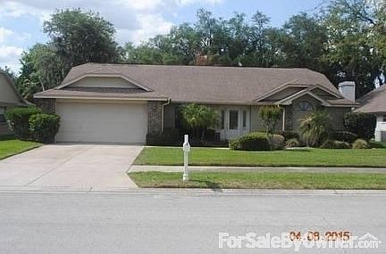 Front of House
						:
						Decorative Concrete Coating on Driveway