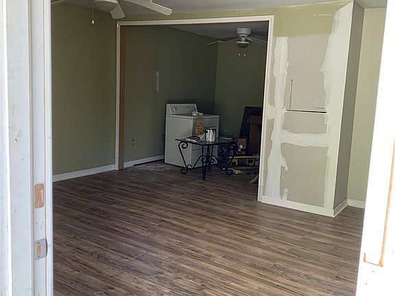 2nd image of 825 Crestwood Ter