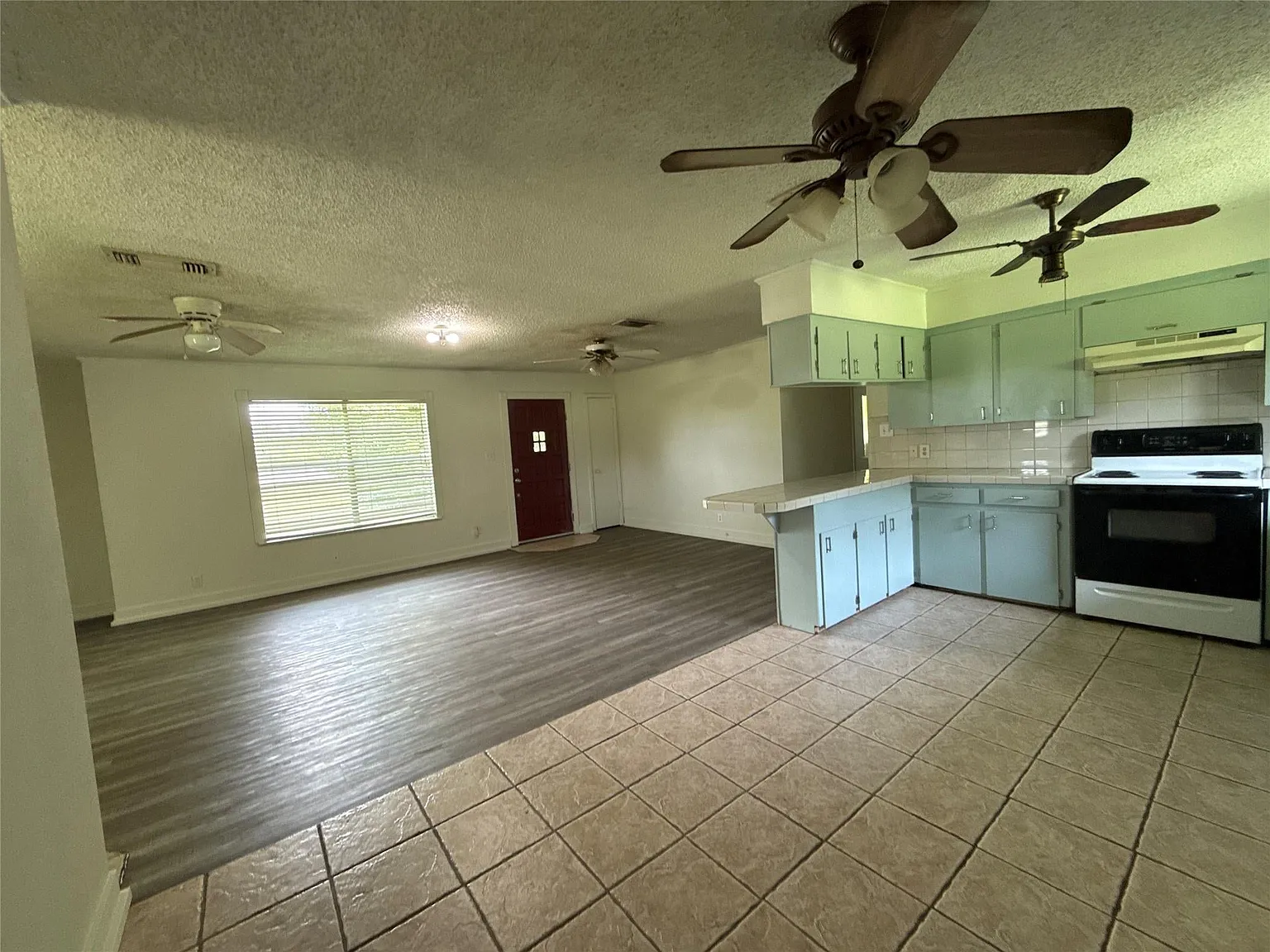 2 bed, 1340 sqft, $1,350 — Photo 3