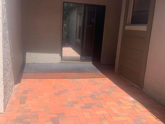 Private courtyard & front entrance