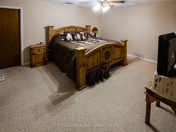 3rd image of 2925 Red Oak Cir