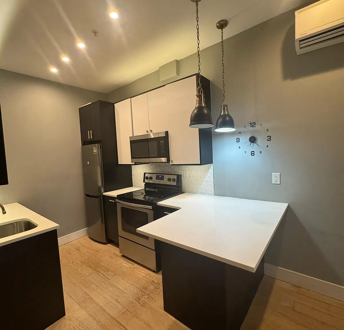 2 bed, $2,500 — Photo 1