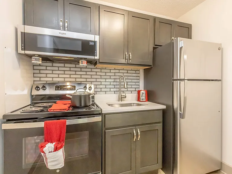 Sunrise Apartments — Photo 18