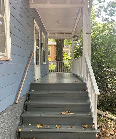 208 Melbourne St — Photo 3