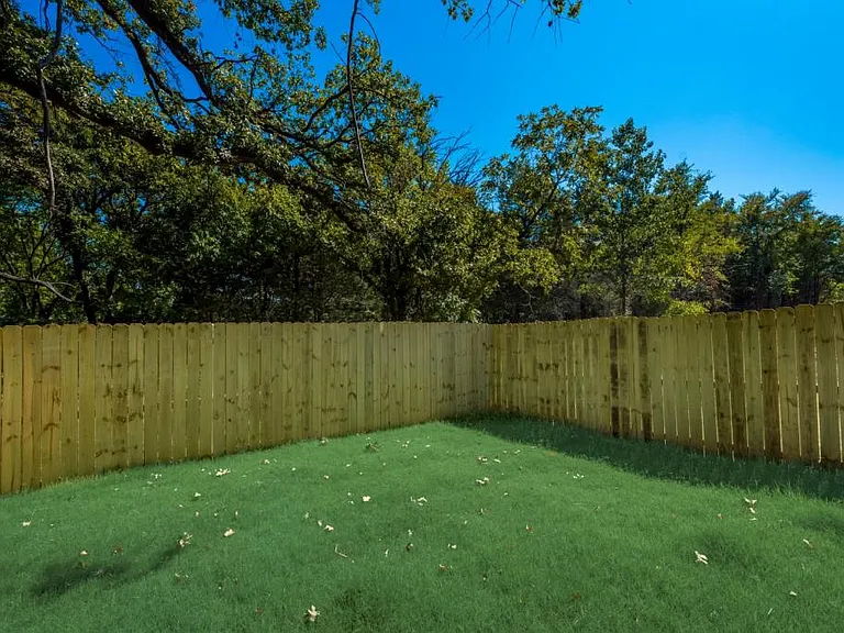 2424 S Fannin Ave — Photo 17