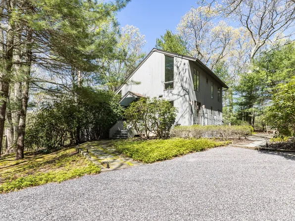 2 Colony Ct, East Hampton, NY 11937