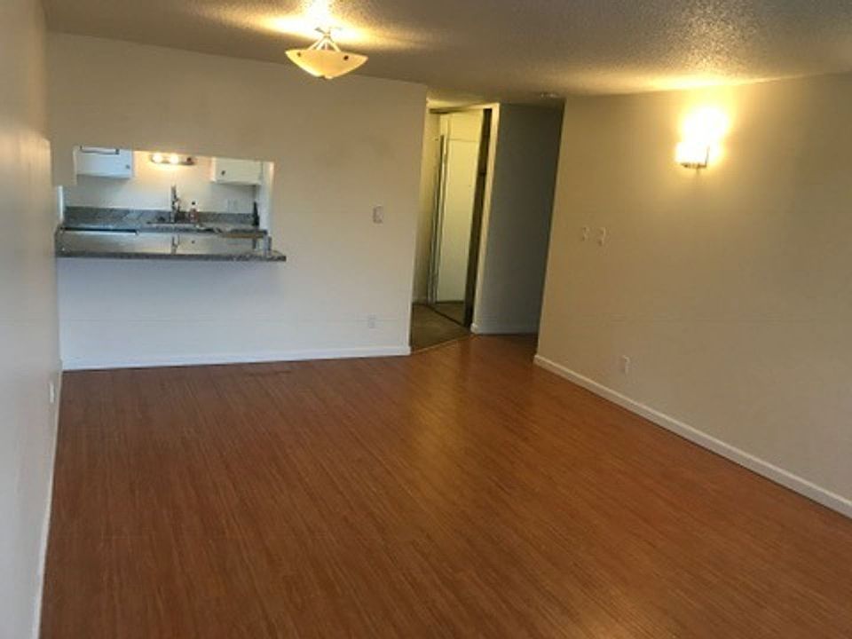1st image of 1821 E Thomas St APT 404
