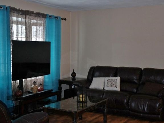 5th image of 2184 8th Ave NE