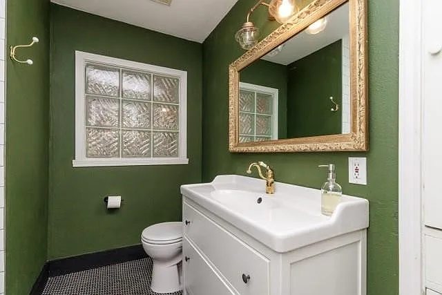 452 Delaine Dr — Photo 11