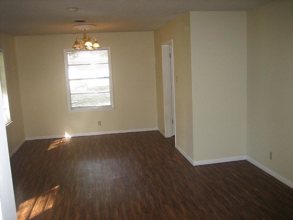 1st image of 220 Turtle Creek Dr