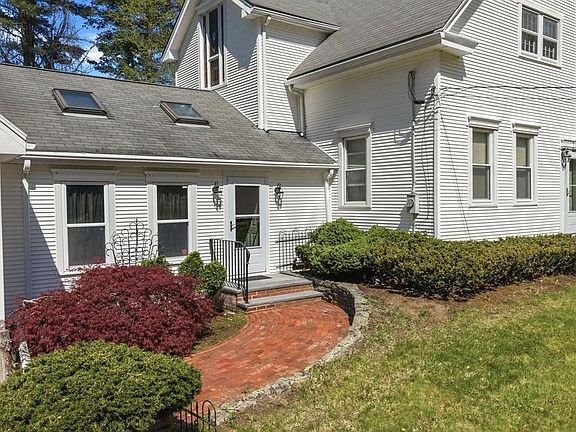 2nd image of 128 Prospect Hill St