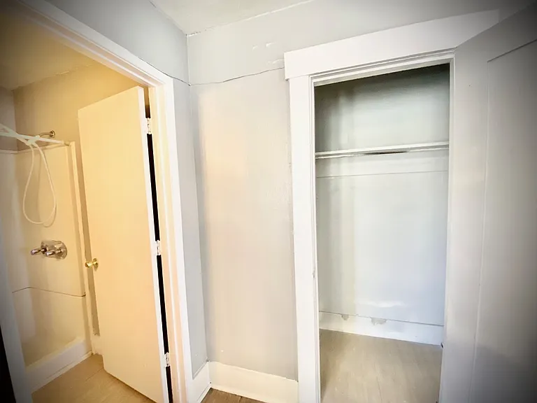 725 E 5th St #7 — Photo 8