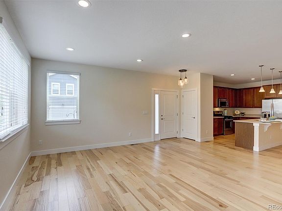 5th image of 671 Robert St