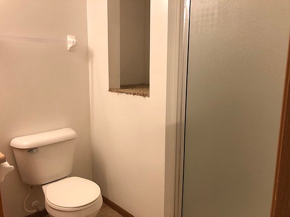 3rd image of 4041 Peakwood Dr