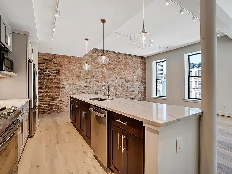 39 E Court St #3 — Photo 5