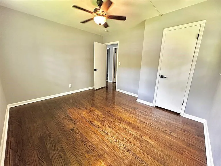 210 Suburban Dr NE — Photo 20