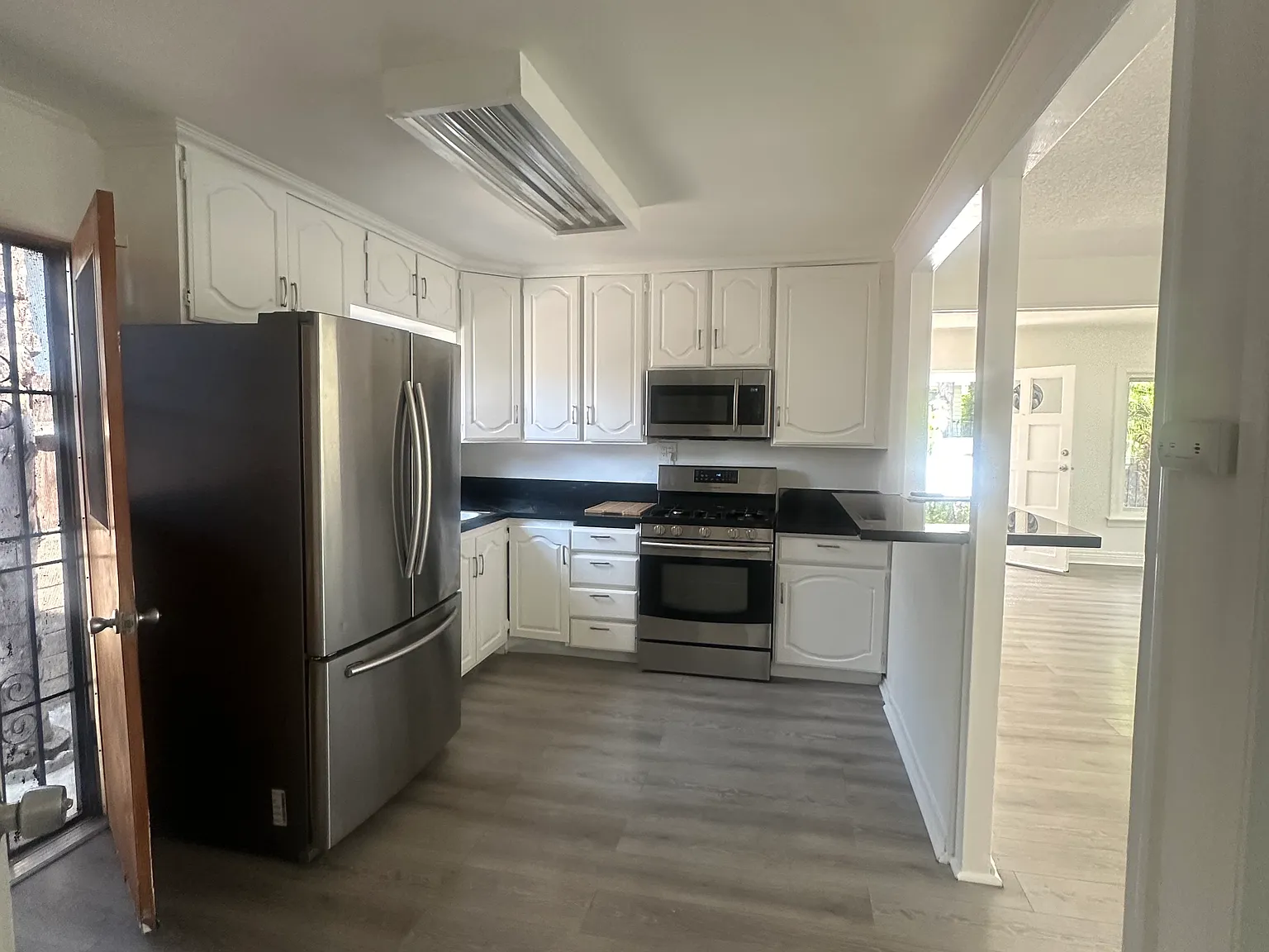 3 bed, 1200 sqft, $3,600 — Photo 3