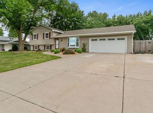 8120 77th St S, Cottage Grove, MN 55016