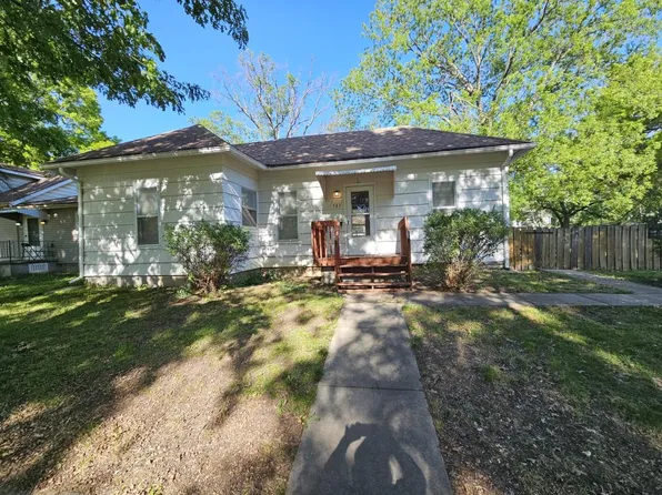 903 N Cedar St, Ottawa, KS 66067