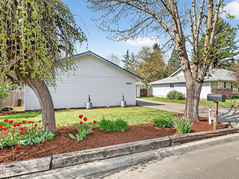 640 Stonehill Dr — Photo 36