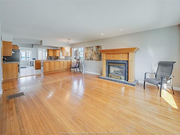 5th image of 13902 Riverside Dr E