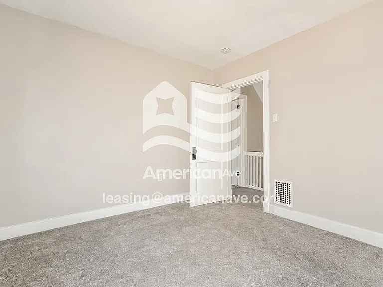 566895_012_bedroom_13655915.jpg